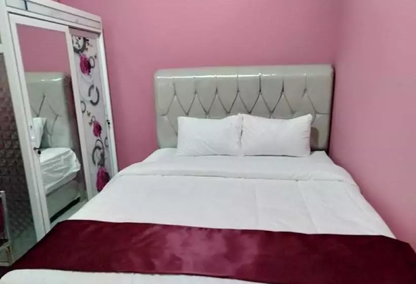 هتل Oyo 90602 Guest House Marisa Syariah
