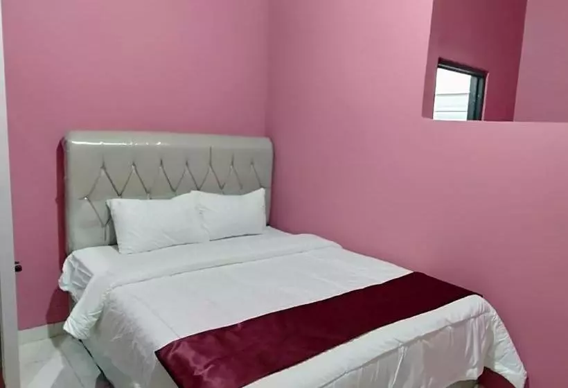 هتل Oyo 90602 Guest House Marisa Syariah