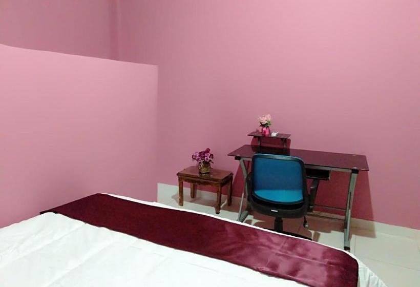 호텔 Oyo 90602 Guest House Marisa Syariah