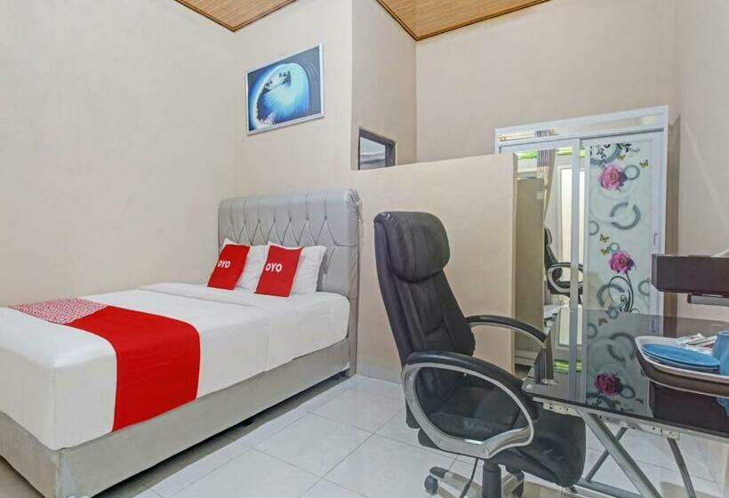 호텔 Oyo 90602 Guest House Marisa Syariah