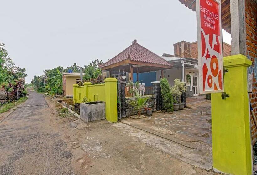 호텔 Oyo 90602 Guest House Marisa Syariah