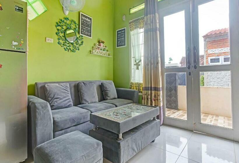 호텔 Oyo 90602 Guest House Marisa Syariah