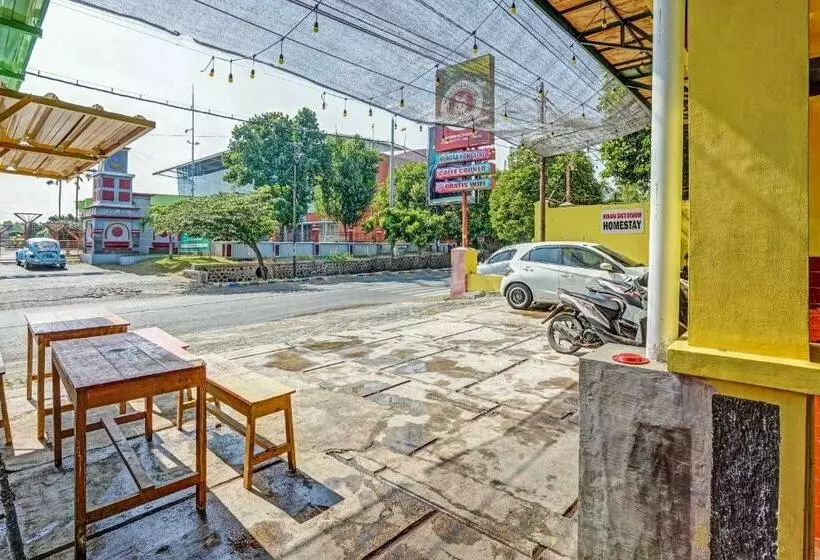 هتل Oyo 90604 Menara Sakti Syariah Homestay