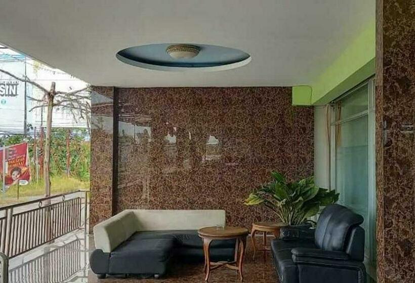 Hotel Reddoorz Near Bandara Adi Soemarmo Solo