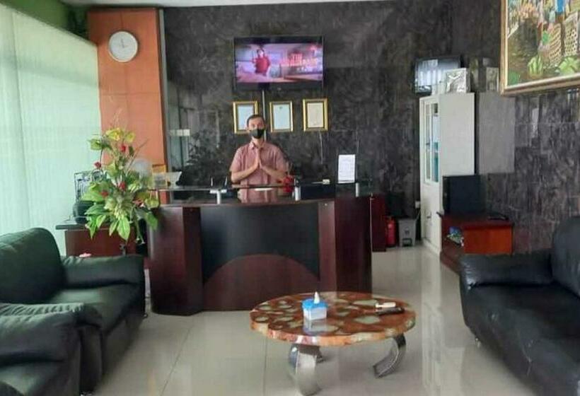 Hotel Reddoorz Near Bandara Adi Soemarmo Solo