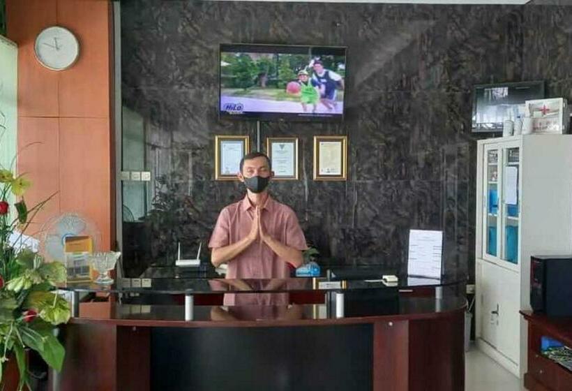 Hotel Reddoorz Near Bandara Adi Soemarmo Solo