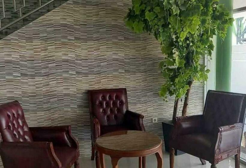 Hotel Reddoorz Near Bandara Adi Soemarmo Solo