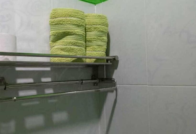 Hotel Reddoorz Near Bandara Adi Soemarmo Solo