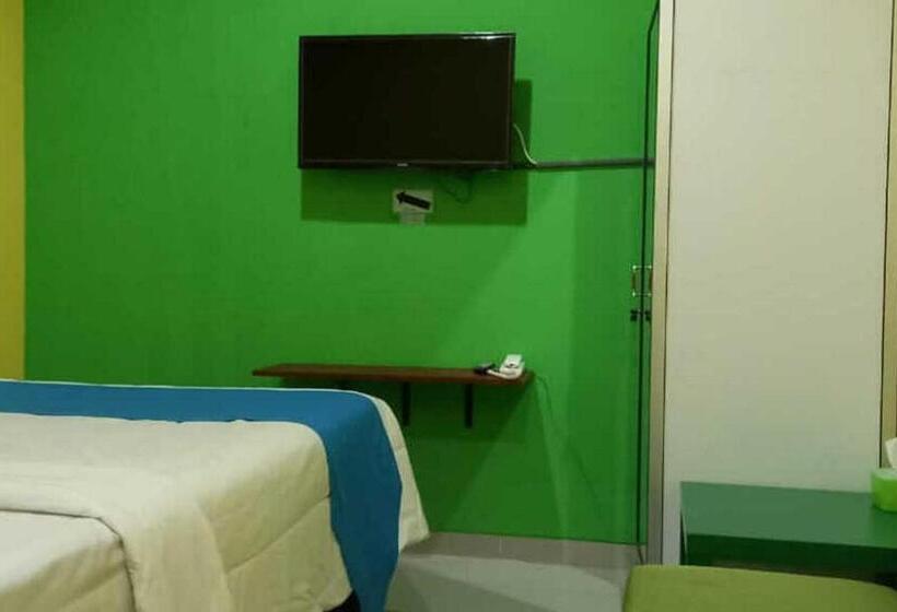 Hotel Reddoorz Near Bandara Adi Soemarmo Solo