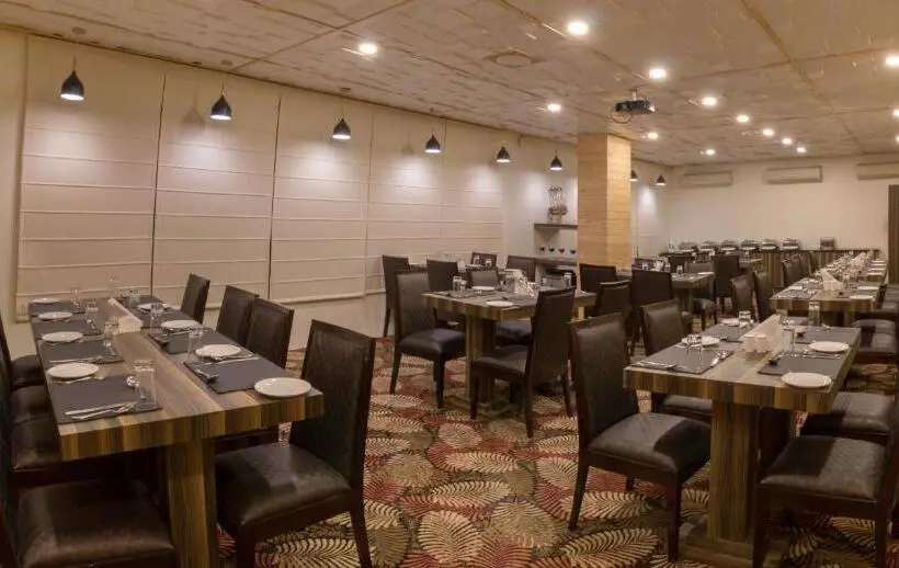 ホテル The Solitaire Express