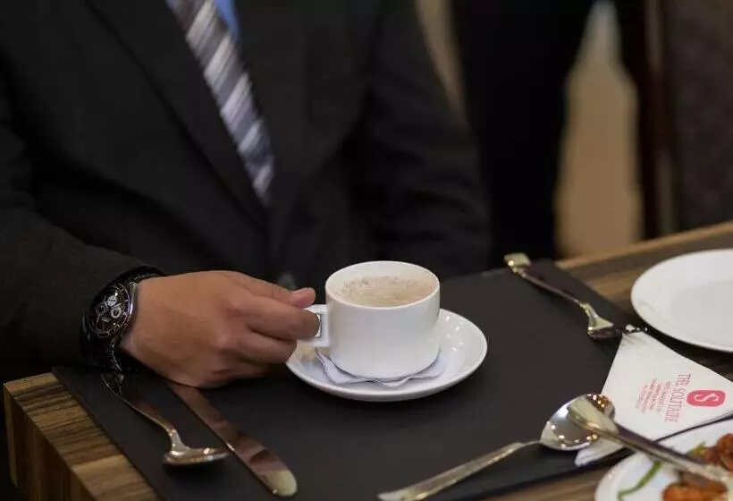 ホテル The Solitaire Express