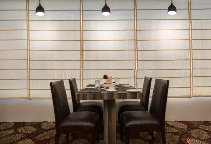 ホテル The Solitaire Express