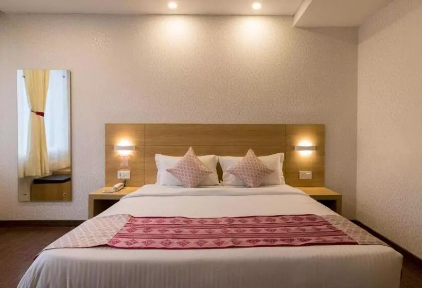 ホテル The Solitaire Express