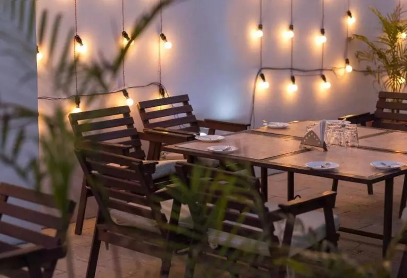 ホテル The Solitaire Express