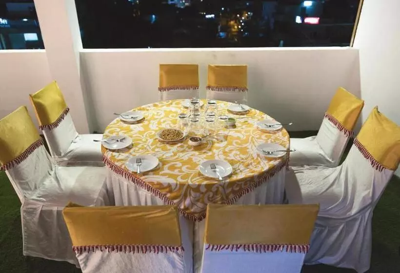 ホテル The Solitaire Express