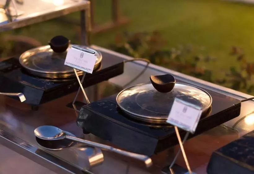 ホテル The Solitaire Express