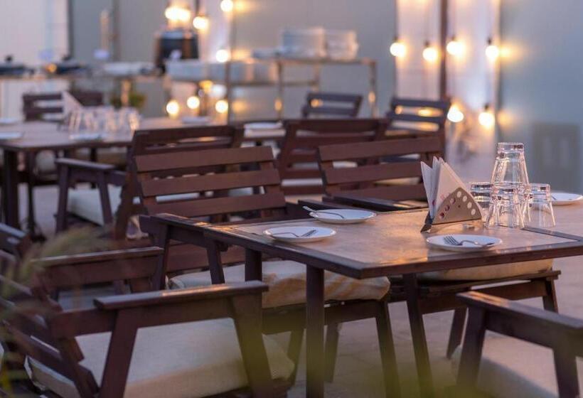 هتل The Solitaire Express