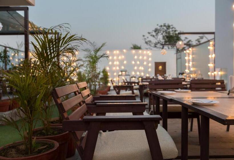 هتل The Solitaire Express