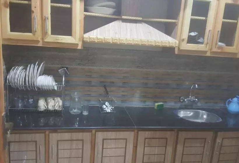 هتل Zujaja Guest House