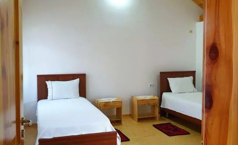 پانسیون Bujtina Peshtan Guesthouse&camping