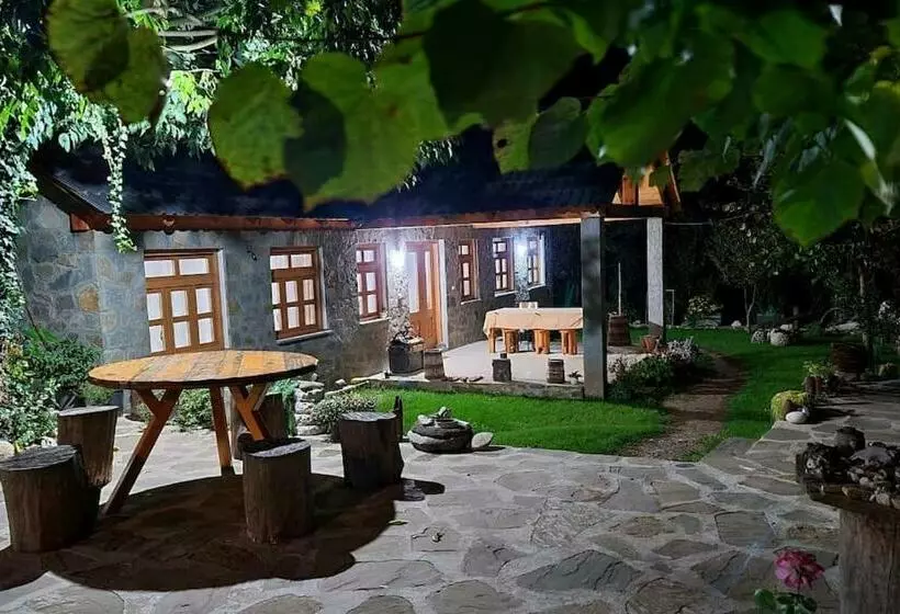 پانسیون Bujtina Peshtan Guesthouse&camping