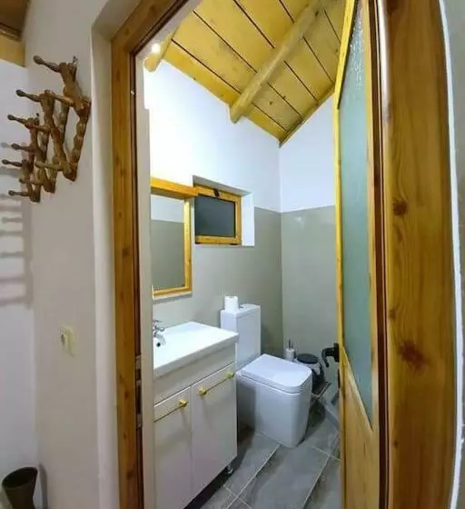 پانسیون Bujtina Peshtan Guesthouse&camping
