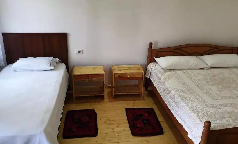 پانسیون Bujtina Peshtan Guesthouse&camping