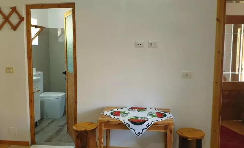 پانسیون Bujtina Peshtan Guesthouse&camping