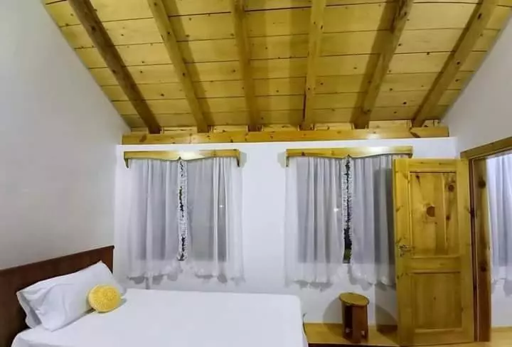 پانسیون Bujtina Peshtan Guesthouse&camping