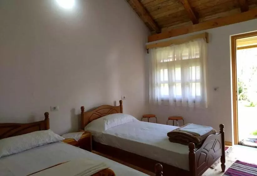 پانسیون Bujtina Peshtan Guesthouse&camping