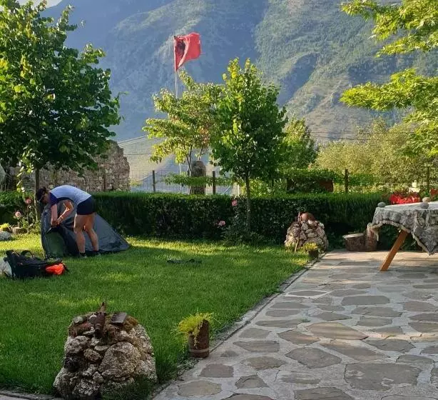 پانسیون Bujtina Peshtan Guesthouse&camping
