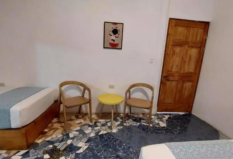 پانسیون Hospedaje Casa Thirema Tortuguero