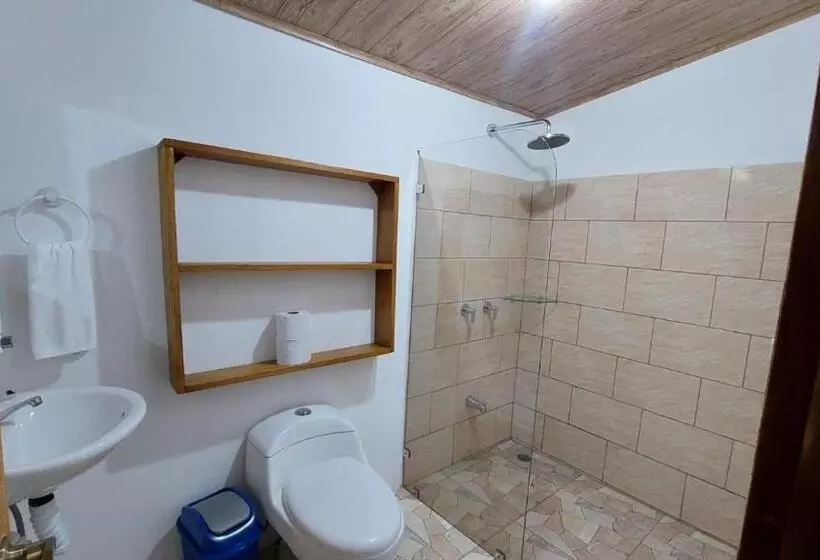 پانسیون Hospedaje Casa Thirema Tortuguero