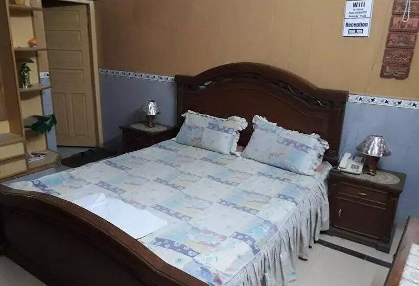 پانسیون Royal Guest House