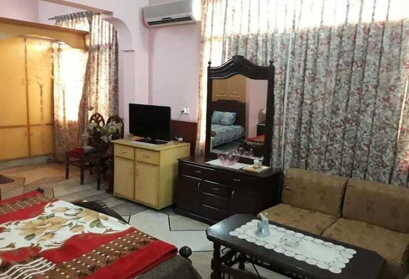 پانسیون Royal Guest House