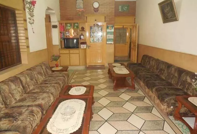 پانسیون Royal Guest House