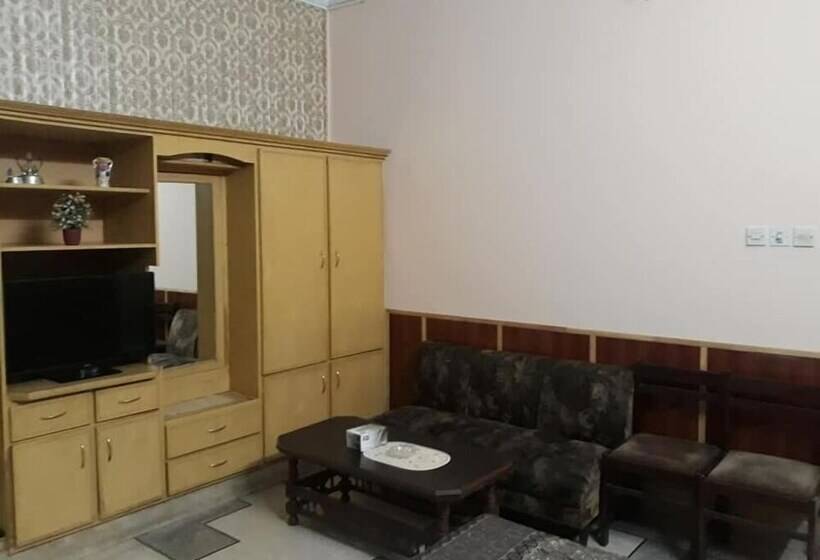 پانسیون Royal Guest House