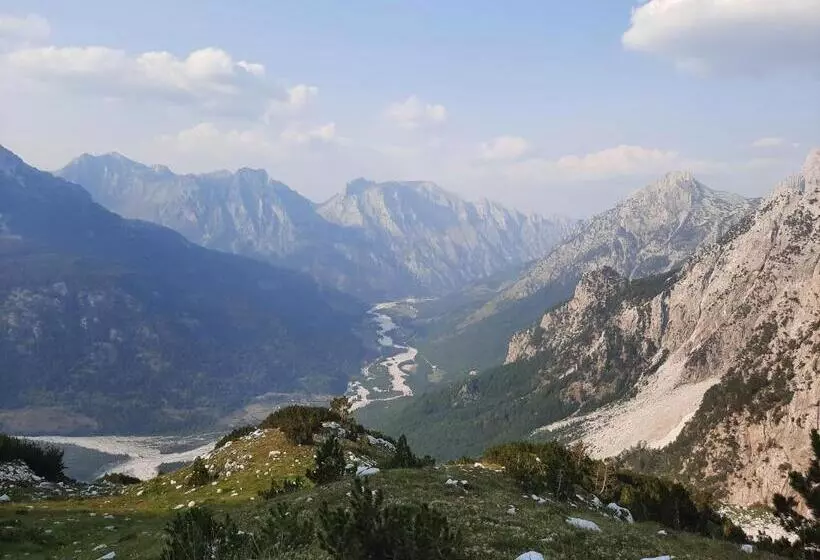 Aamiaismajoitus (B&B) Guest House Hyrmet Demushi