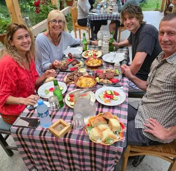 Aamiaismajoitus (B&B) Guest House Hyrmet Demushi