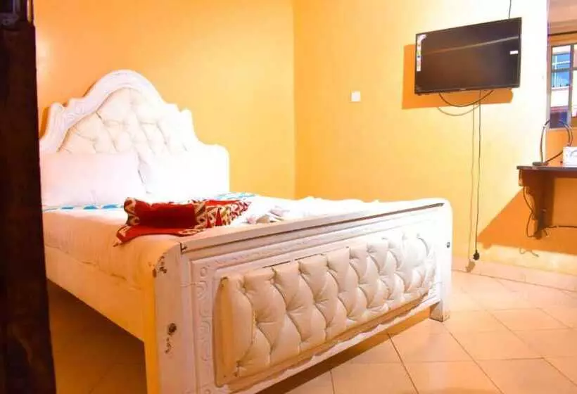 هتل Consular Resort Meru