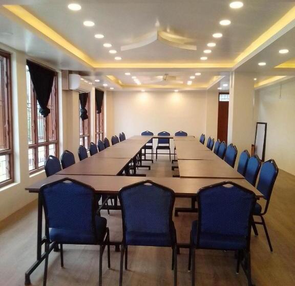 هتل Himalayan Glacier