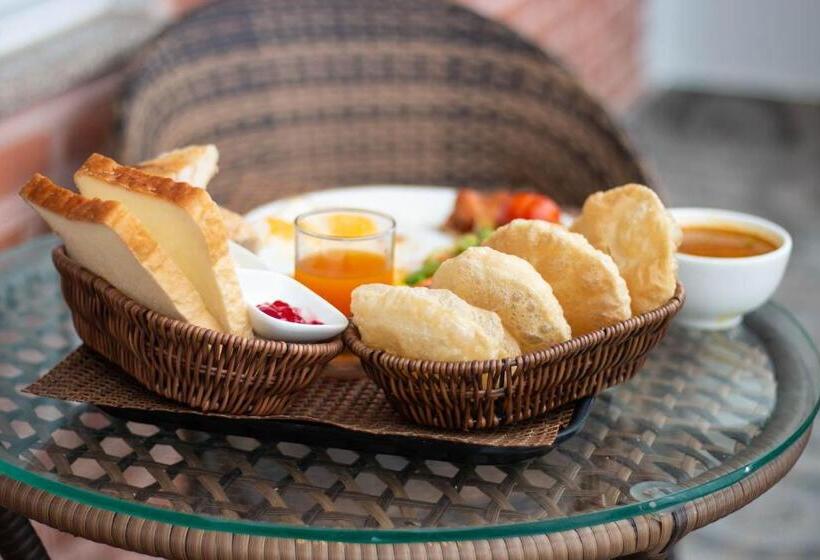 هتل Himalayan Glacier