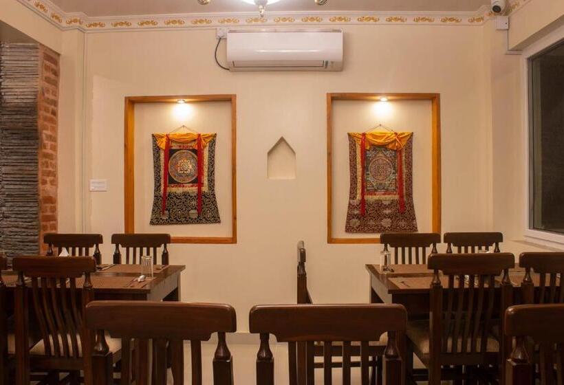 هتل Himalayan Glacier