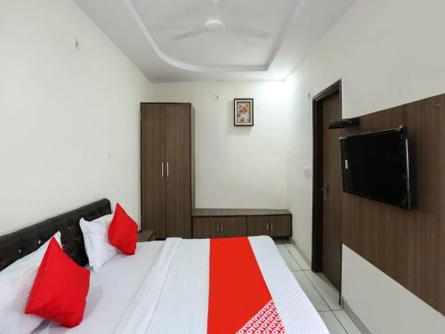 בית מלון כפרי Oyo 81988  Royal Inn