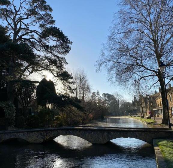 פנסיון Halford House   Adults Only