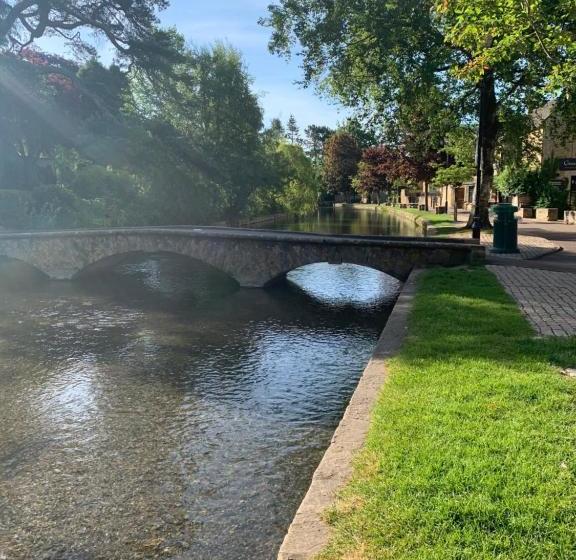 פנסיון Halford House   Adults Only