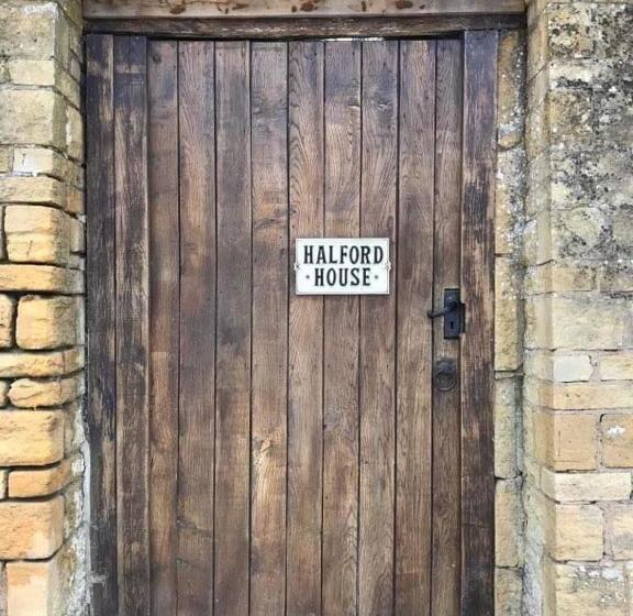 פנסיון Halford House   Adults Only