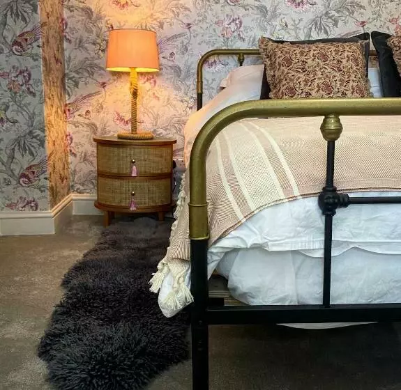 Majatalo Halford House   Adults Only