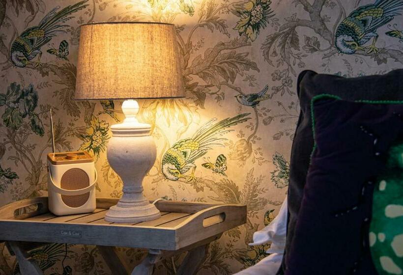 פנסיון Halford House   Adults Only