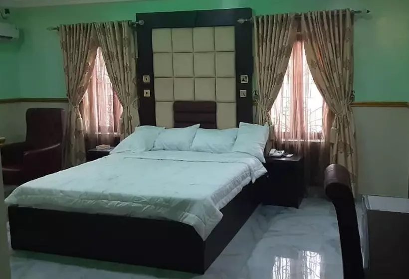 Royal City Dubai Hotel & Suites